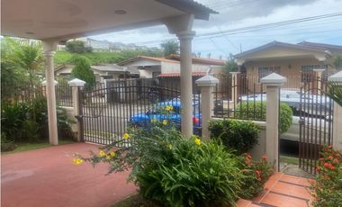 VENDO CASA BRISAS DEL GOLF
