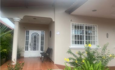 VENDO CASA BRISAS DEL GOLF