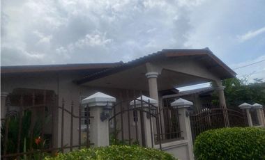 VENDO CASA BRISAS DEL GOLF