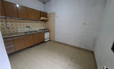 CASA EN PH BARRIO AERONAUTICO EN ALQUILER. ITUZAINGO NORTE