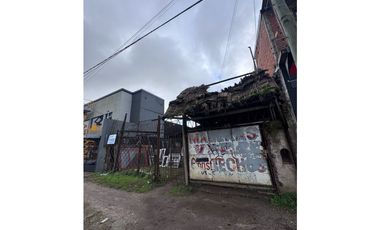 VENTA DE DOS LOTES EN L - SOBRE LA AVENIDA LURO AL 9100