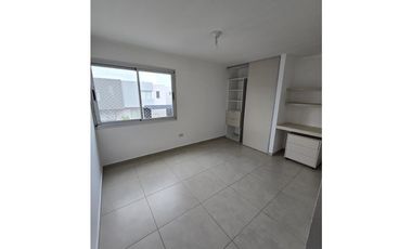 Rossen! Valle Escondido! 3 dorm, cochera doble!