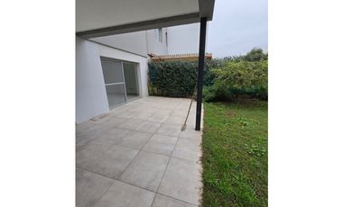Rossen! Valle Escondido! 3 dorm, cochera doble!