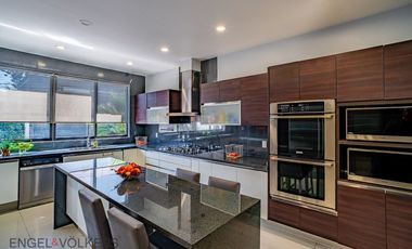 Exclusiva Casa en Venta en Lomas de Tecamachalco.