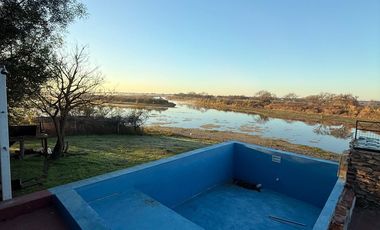¡Se vende hermosa casa con vista al Rio!