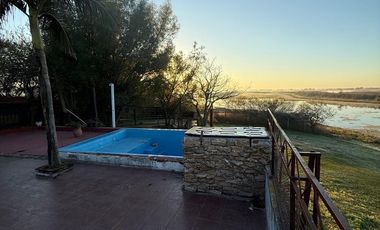 ¡Se vende hermosa casa con vista al Rio!