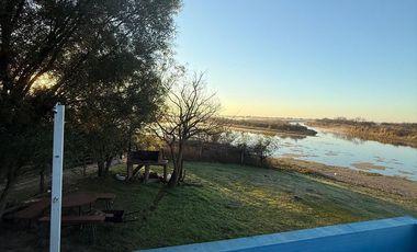 ¡Se vende hermosa casa con vista al Rio!