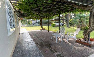 VENTA EN LA TATENGUITA-4 DORM-PISCINA-QUINCHO