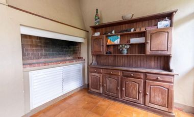 VENTA EN LA TATENGUITA-4 DORM-PISCINA-QUINCHO