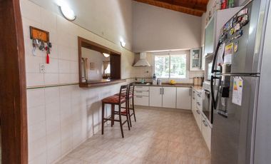 VENTA EN LA TATENGUITA-4 DORM-PISCINA-QUINCHO