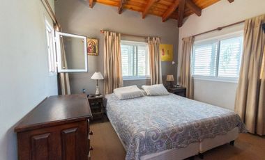 VENTA EN LA TATENGUITA-4 DORM-PISCINA-QUINCHO