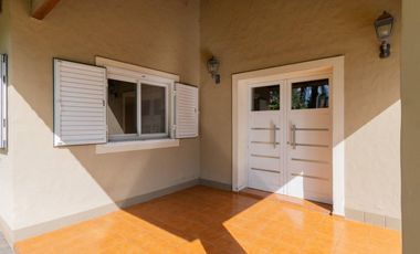 VENTA EN LA TATENGUITA-4 DORM-PISCINA-QUINCHO