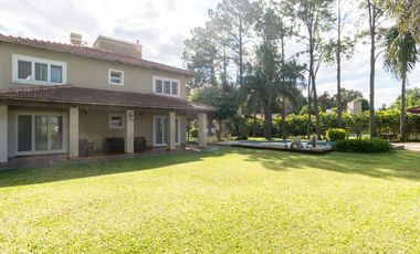VENTA EN LA TATENGUITA-4 DORM-PISCINA-QUINCHO