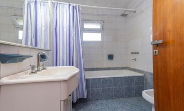 VENTA EN LA TATENGUITA-4 DORM-PISCINA-QUINCHO