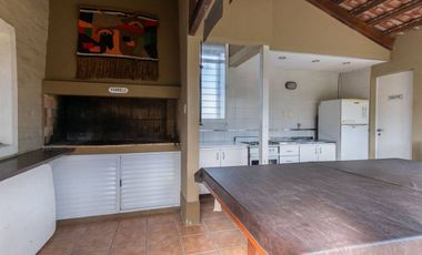 VENTA EN LA TATENGUITA-4 DORM-PISCINA-QUINCHO