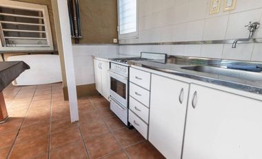 VENTA EN LA TATENGUITA-4 DORM-PISCINA-QUINCHO