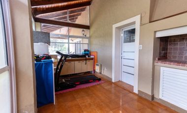 VENTA EN LA TATENGUITA-4 DORM-PISCINA-QUINCHO