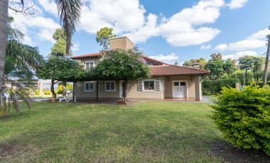VENTA EN LA TATENGUITA-4 DORM-PISCINA-QUINCHO