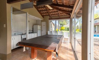 VENTA EN LA TATENGUITA-4 DORM-PISCINA-QUINCHO