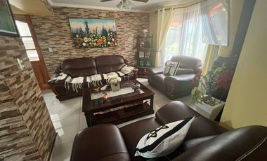HERMOSA CASA EN VALLE LO CAMPINO 4D 2B QUILICURA