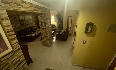 HERMOSA CASA EN VALLE LO CAMPINO 4D 2B QUILICURA
