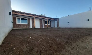 ALQUILER CASA MONOAMBIENTE CON PATIO Y COCHERA