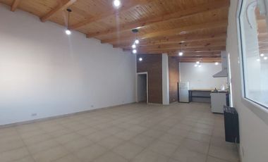 ALQUILER CASA MONOAMBIENTE CON PATIO Y COCHERA