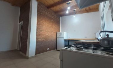 ALQUILER CASA MONOAMBIENTE CON PATIO Y COCHERA