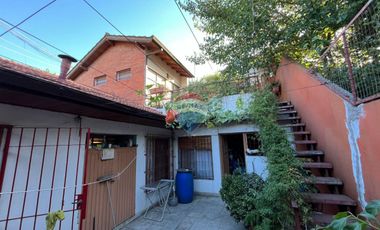 CASA EN VENTA 4 AMB CON COCHERA Y QUINCHO