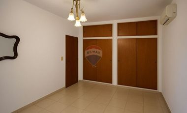 CASA EN VENTA 4 AMB CON COCHERA Y QUINCHO