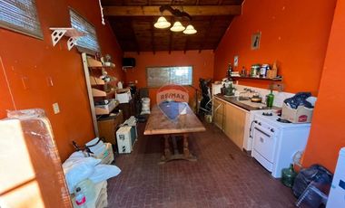 CASA EN VENTA 4 AMB CON COCHERA Y QUINCHO