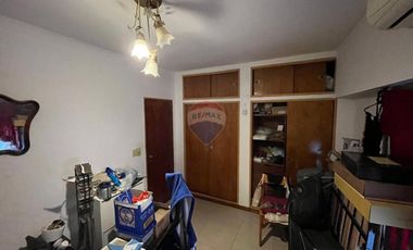 CASA EN VENTA 4 AMB CON COCHERA Y QUINCHO