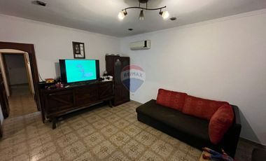 CASA EN VENTA 4 AMB CON COCHERA Y QUINCHO