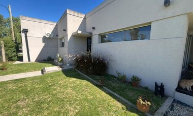 CASA EN VENTA VILLA DEL PLATA 4 DORMITORIOS