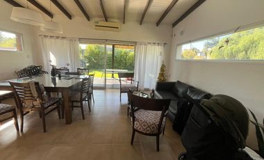 CASA EN VENTA VILLA DEL PLATA 4 DORMITORIOS