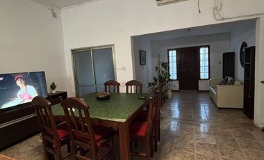 CASA EN VENTA 3 DORM. CON PILETA EN VILLA NUEVA