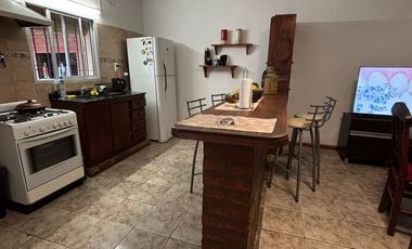 CASA EN VENTA 3 DORM. CON PILETA EN VILLA NUEVA