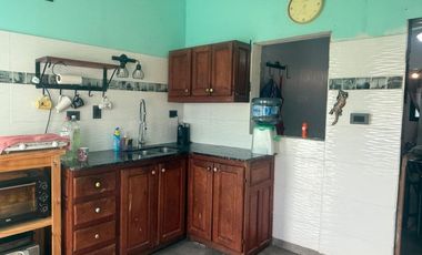 Casa 4 ambiente en venta en Sicardi con pileta