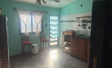 Casa 4 ambiente en venta en Sicardi con pileta