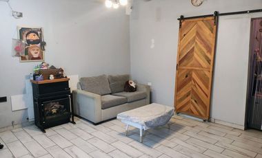 Casa 4 ambiente en venta en Sicardi con pileta