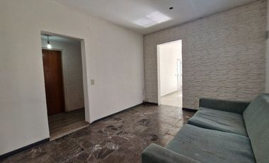 casa en alquiler 3 ambientes con parque en Lanus O