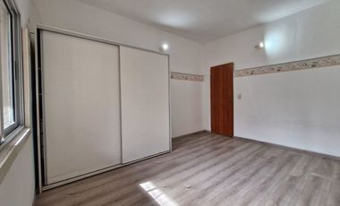 casa en alquiler 3 ambientes con parque en Lanus O