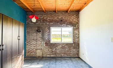 CASA EN VENTA DE 2 DORMITORIOS EN SICARDI