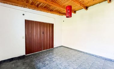 CASA EN VENTA DE 2 DORMITORIOS EN SICARDI