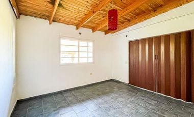 CASA EN VENTA DE 2 DORMITORIOS EN SICARDI