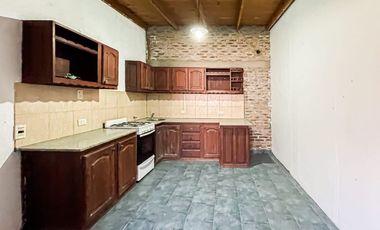 CASA EN VENTA DE 2 DORMITORIOS EN SICARDI
