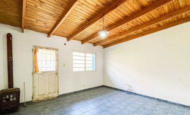 CASA EN VENTA DE 2 DORMITORIOS EN SICARDI