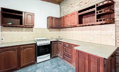 CASA EN VENTA DE 2 DORMITORIOS EN SICARDI