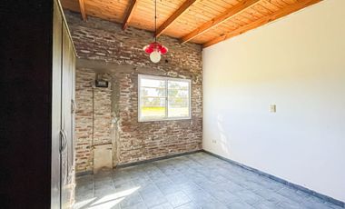 CASA EN VENTA DE 2 DORMITORIOS EN SICARDI