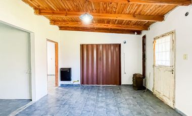 CASA EN VENTA DE 2 DORMITORIOS EN SICARDI
